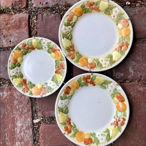 Vintage Metlox Vernonware Della Robbia 1960’s Fruit Embossed Assorted dishes - Picture 2 of 9